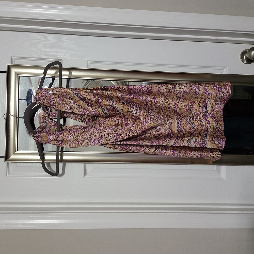 Beautiful print (purple, gold, black, white) blouse by Violet & Claire, size XL